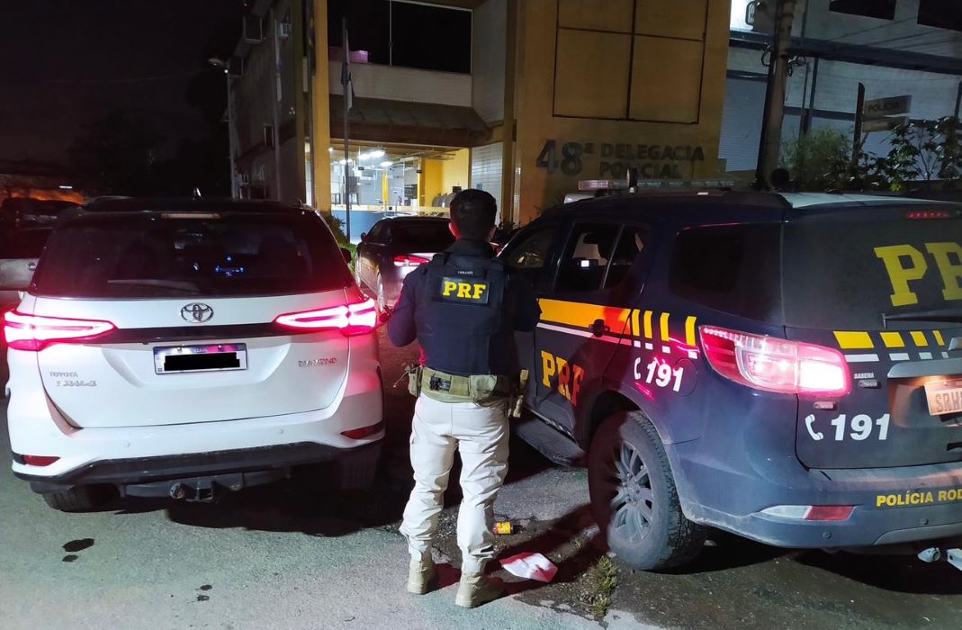 PRF recupera veículo furtado avaliado em R$ 300 mil em Seropédica