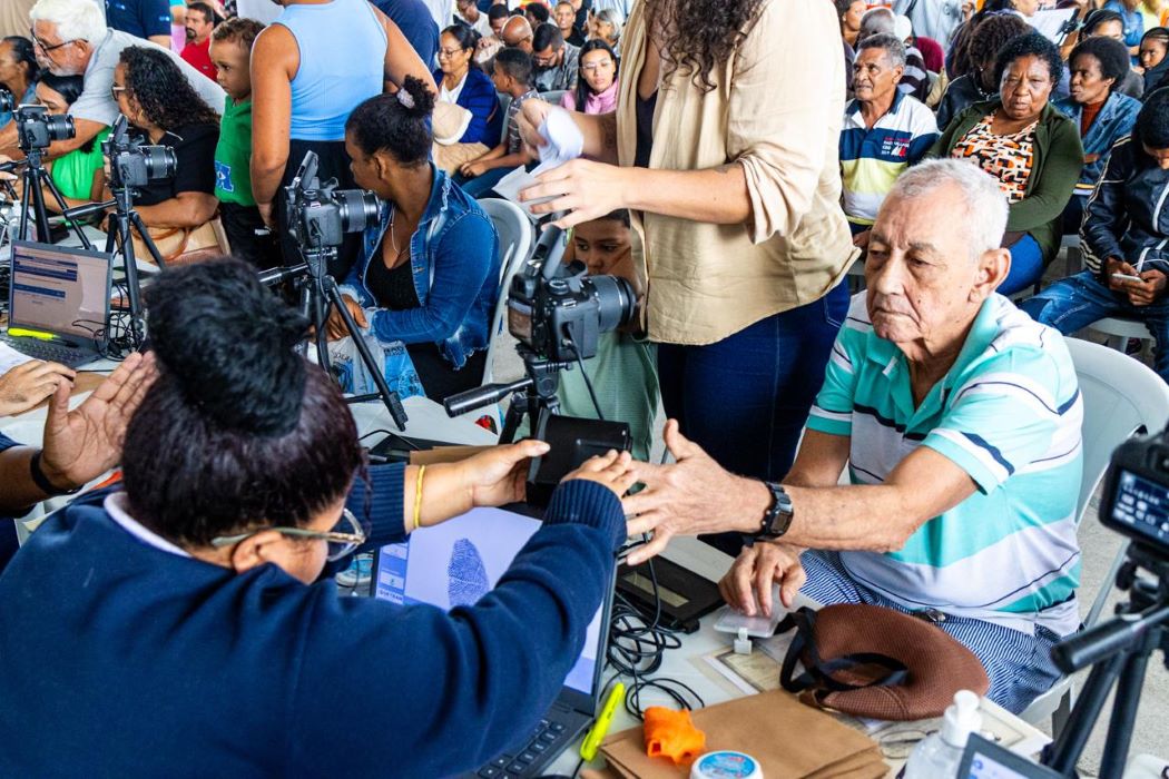 Detran RJ abre postos para nova identidade de idosos e PCDs