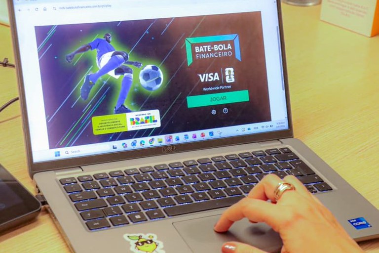 Jogo do governo usa futebol para ensinar finanças