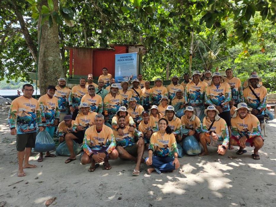 Projeto Pesca Segura entrega 450 kits a pescadores de Mangaratiba e Itaguaí