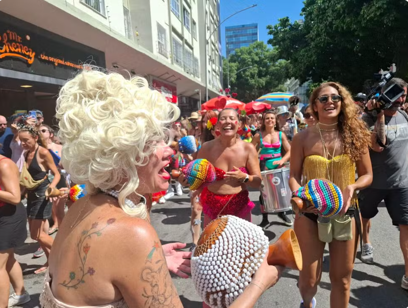 Carnaval 2026 segue com blocos no Rio neste fim de semana