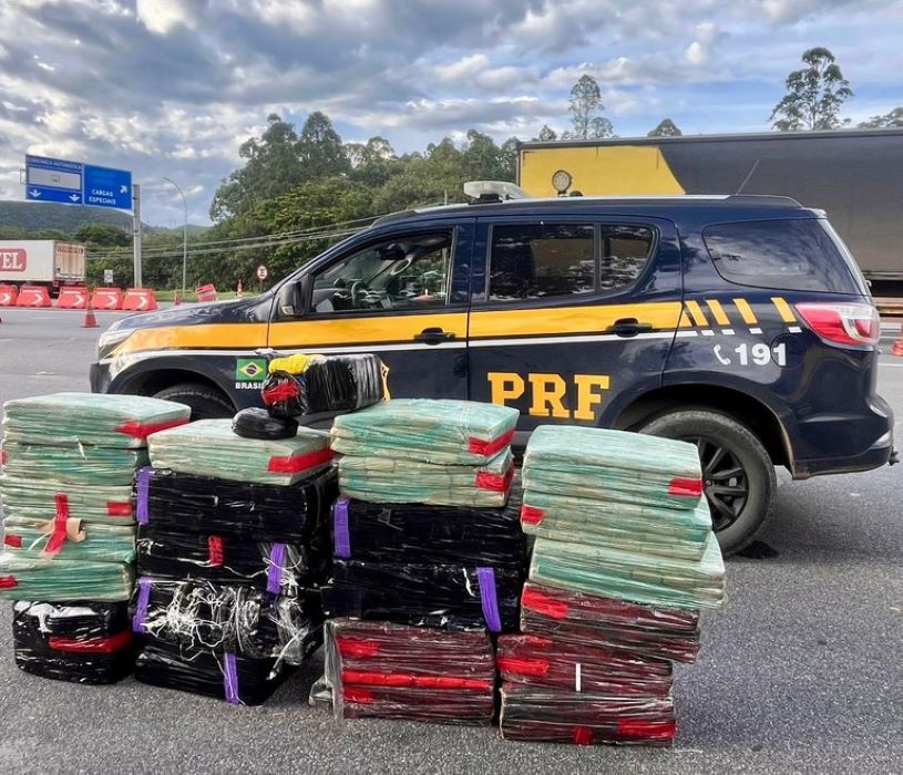 PRF apreende 650 kg de maconha na Dutra, em Seropédica