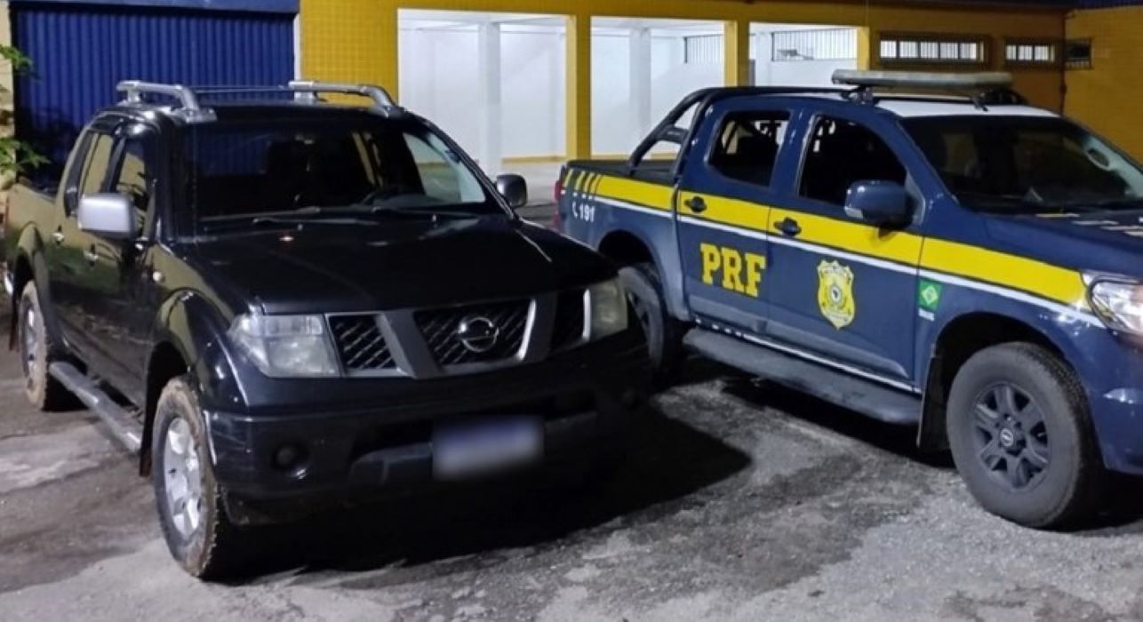 PRF recupera caminhonete clonada na Rio-Santos, em Mangaratiba