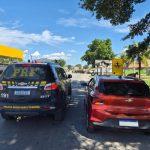 Seropédica: PRF recupera carro roubado na BR-465